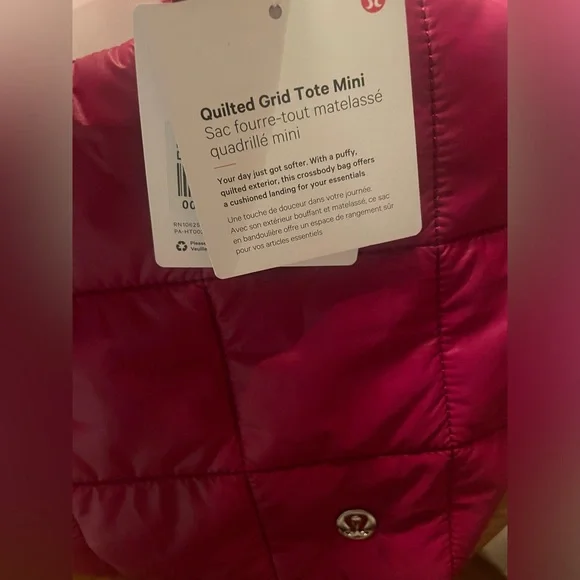 Lululemon Quilted Grid Tote Bag Mini 5L - Picture 5 of 6